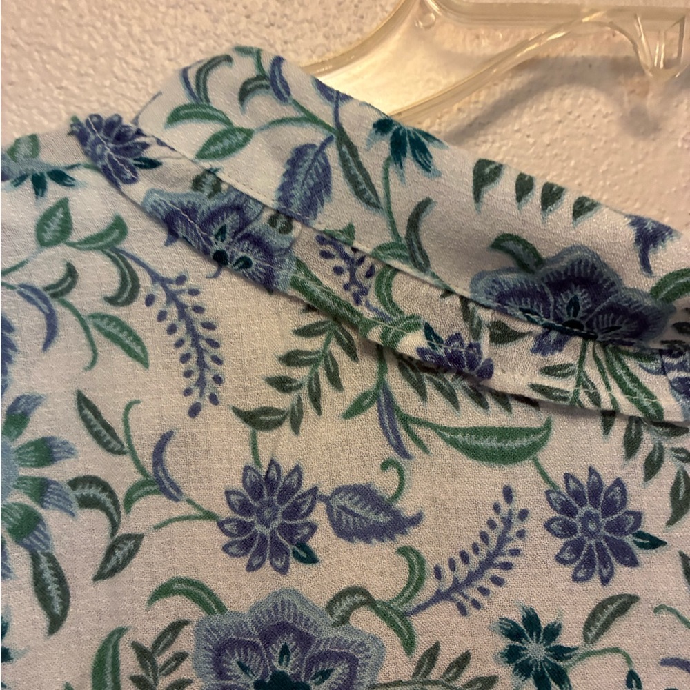 Lucky Brand NWT Green and White Floral Blouse - Picture 3 of 6